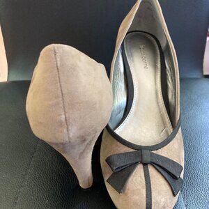 Liz claiborne woman pump